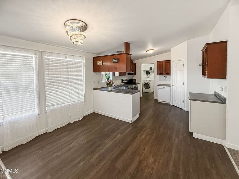 13844 Charlson St NW photo 4