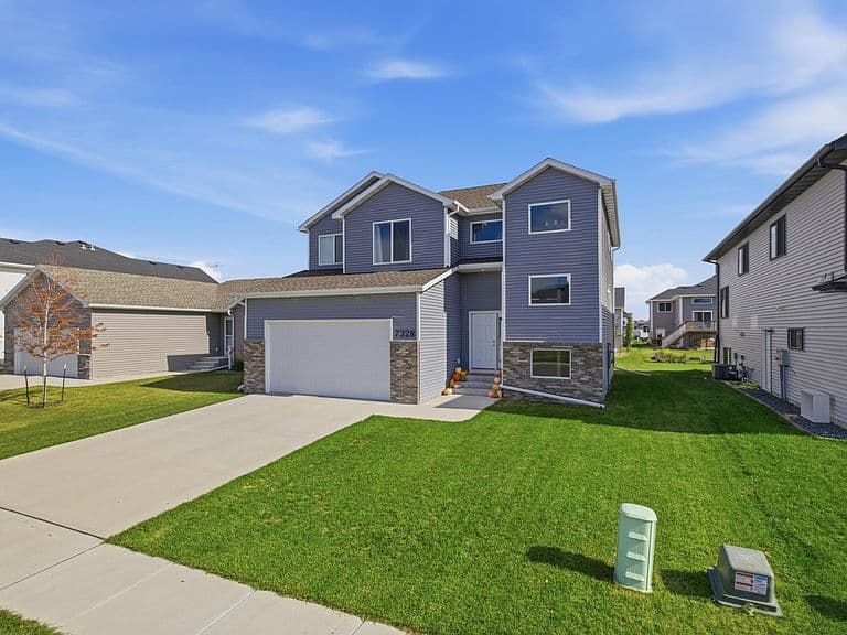7328 Aquiline Dr S photo 2