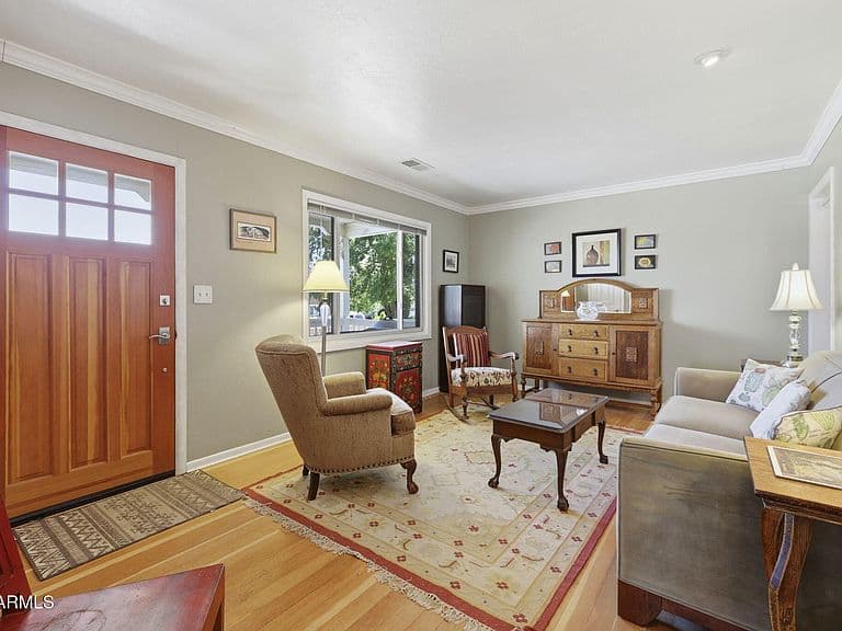 728 Douglas Avenue photo 2