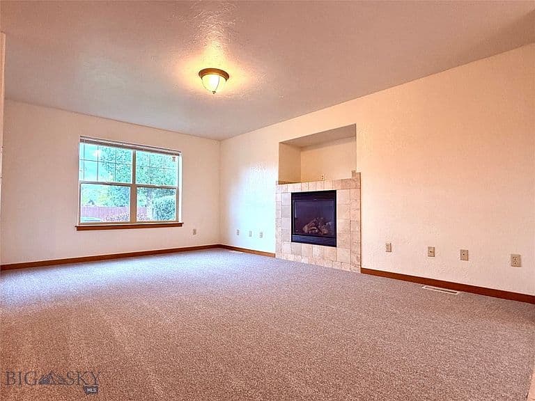 4662 Glenwood Dr photo 4