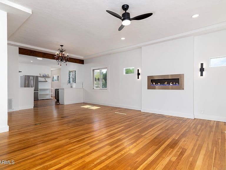 219 W HEINER Drive photo 4