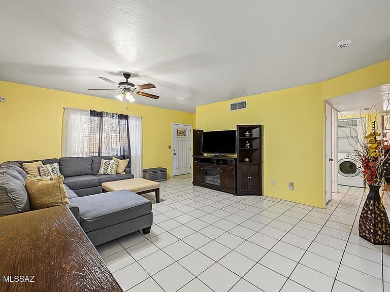 1665 W Calle Del Rey photo 5