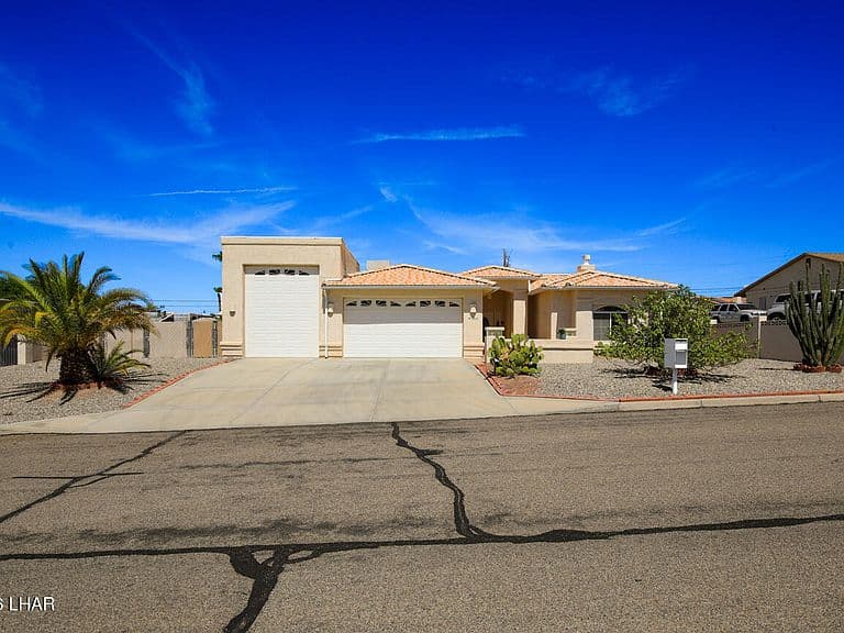 3811 Sloop Dr photo 1