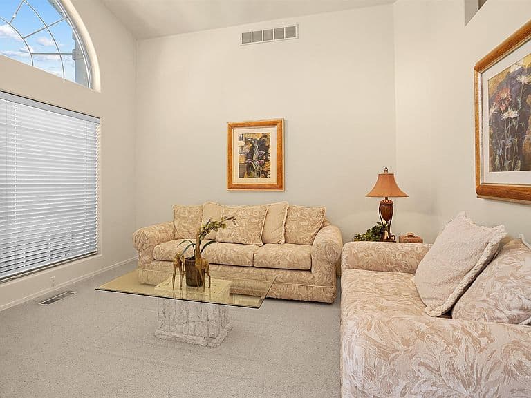 4 Granada Pl photo 3