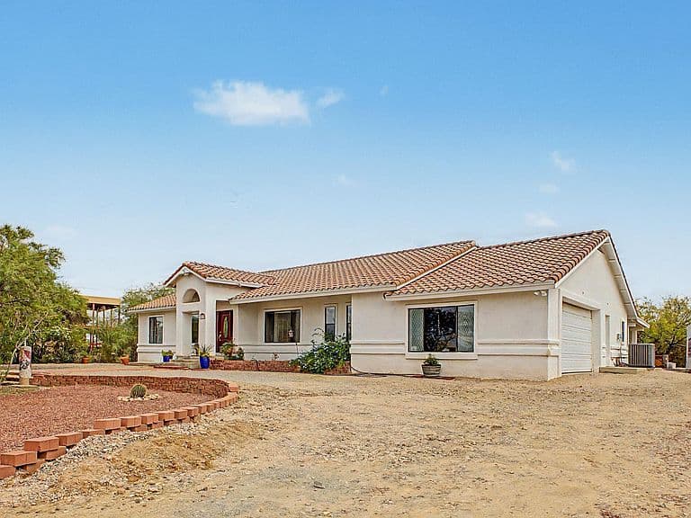 957 N Darlene Dr photo 2