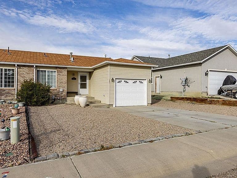 121 Morning Glory Way photo 3