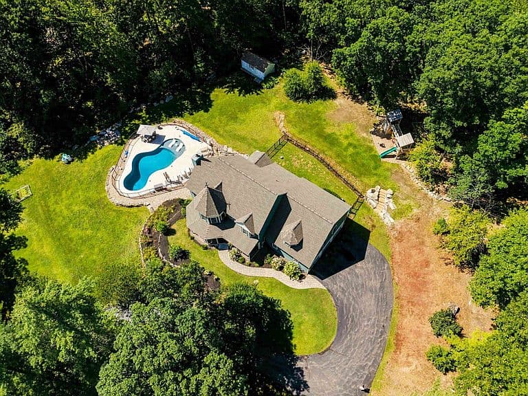 6 Harrington Drive photo 5