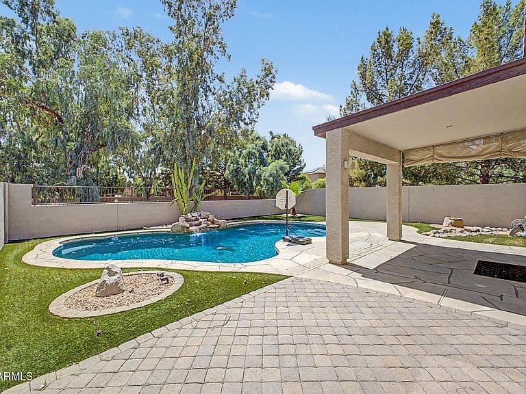 17243 W LUNDBERG Street photo 1
