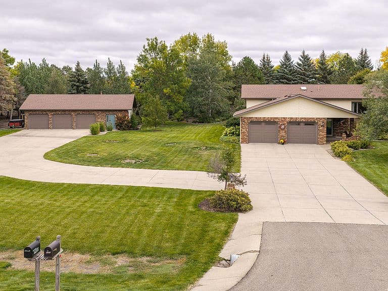9405 Oak Dr photo 1