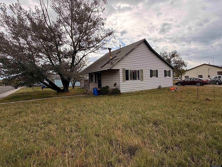 104 E Lincoln St photo 1