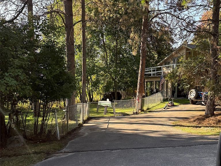 110 Beach Rd photo 2