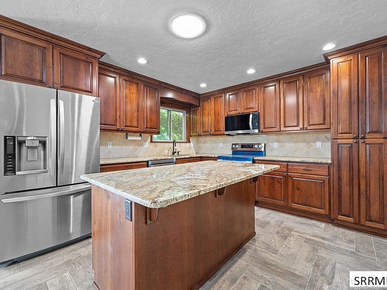 776 Adell Ave photo 4