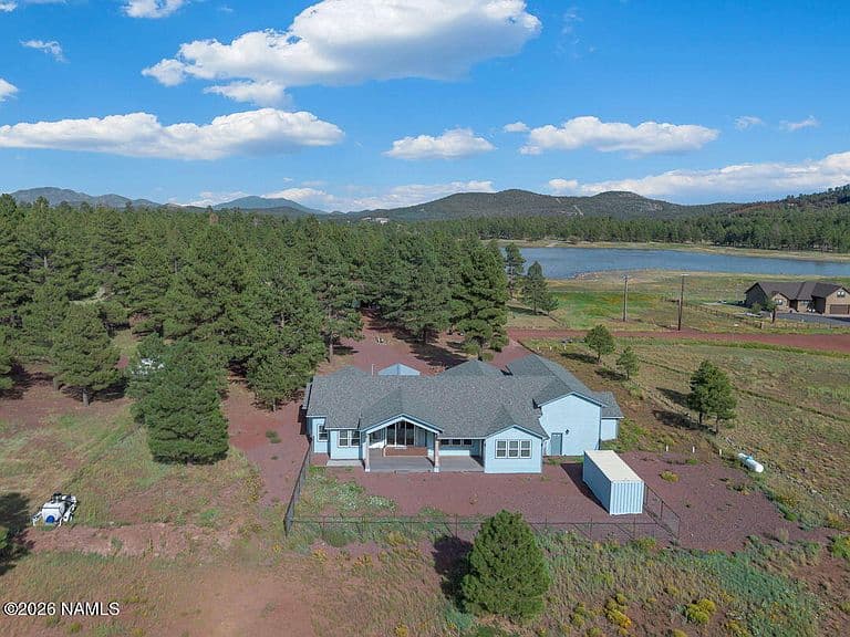 145 N Lakeview Dr photo 2