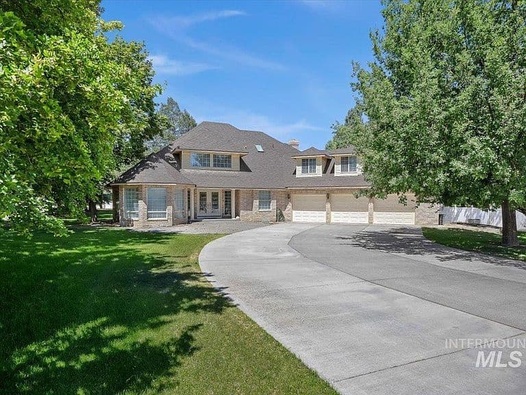 1672 Briarwood Ln photo 2