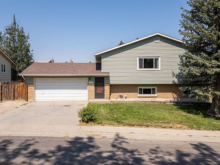 2332 Breck Ave photo 1