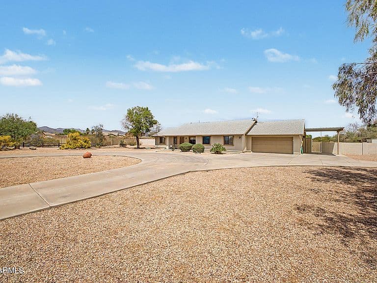 22202 W HILTON Avenue photo 4