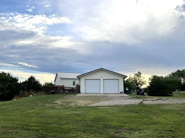 29275 Rooney St photo 2
