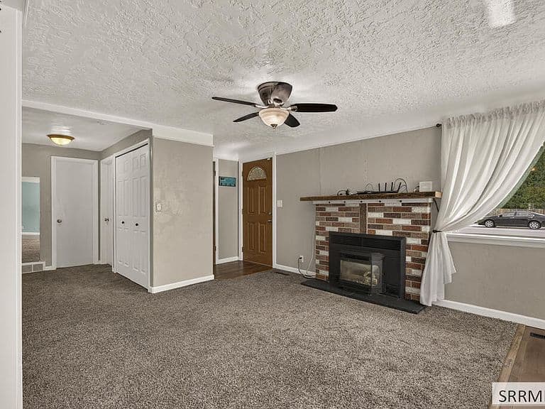 233 N Fisher Ave photo 4
