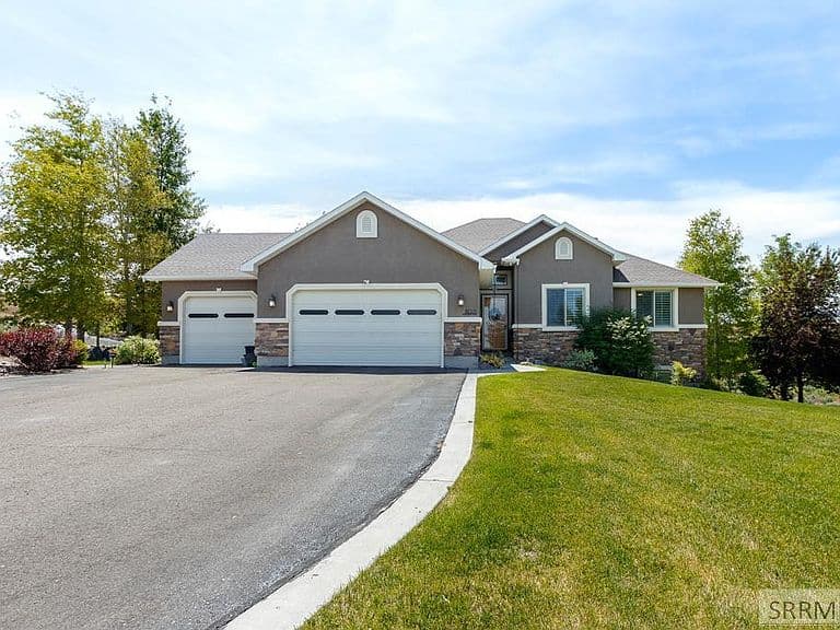 8021 Wild Horse Ln photo 1