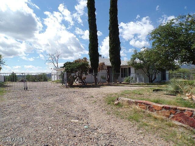564 E NOBLE Drive photo 2