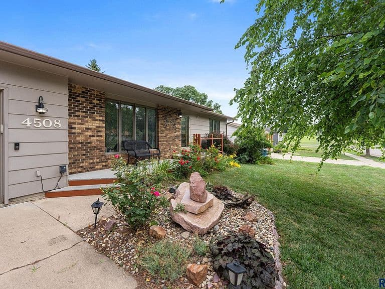 4508 S Highland Ave photo 2