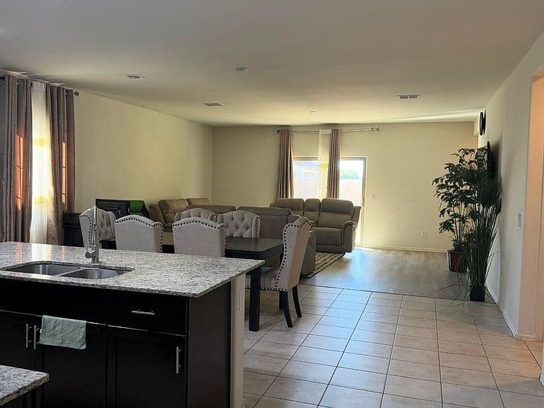 4916 S 109th Drive photo 3