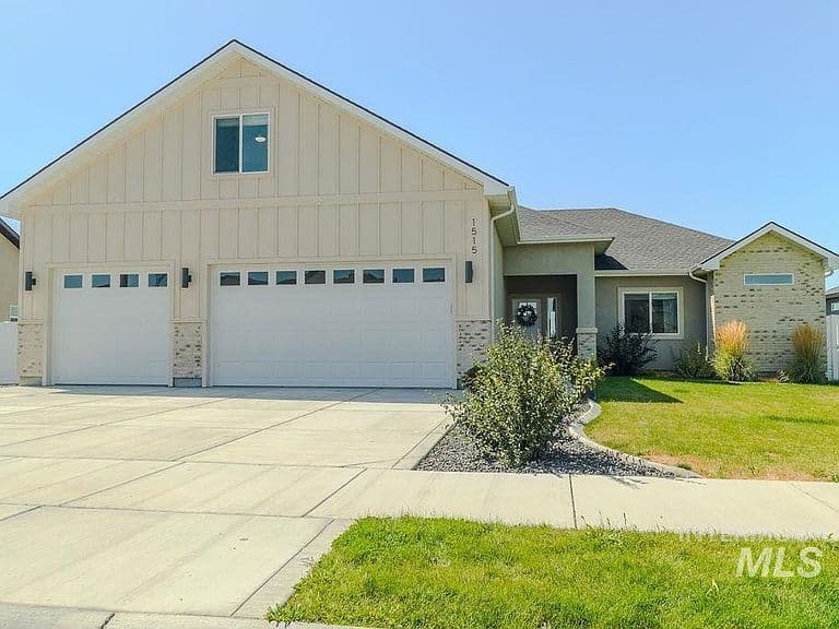 1515 Leslie Dr photo 1