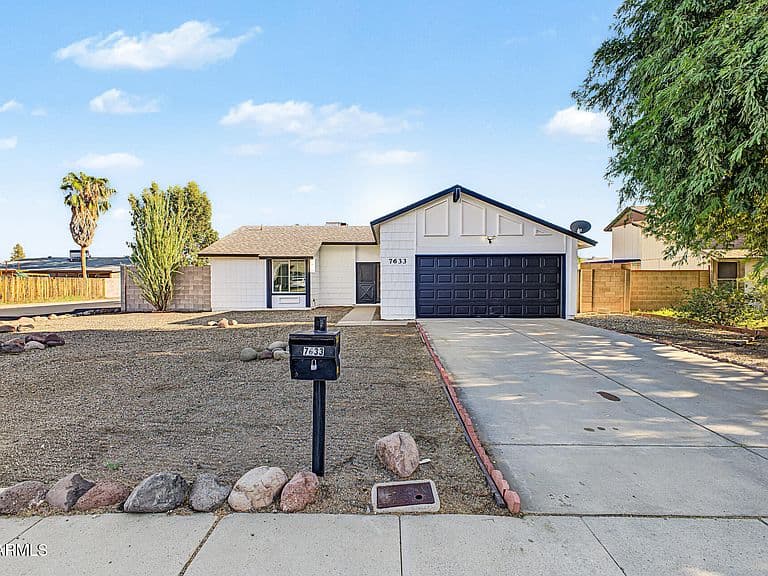 7633 W WOLF Street photo 1