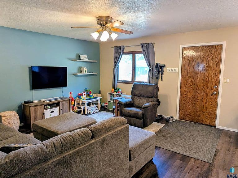 1013 S Harrington Cir photo 5