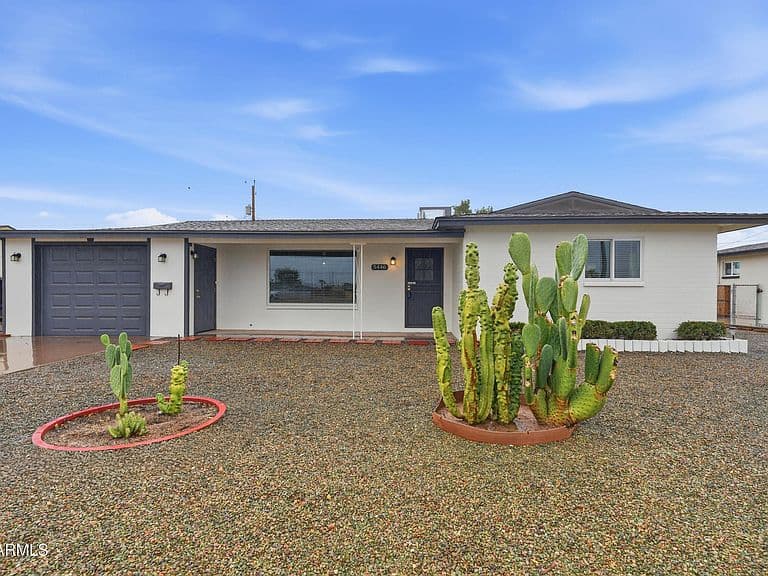 5446 E UNIVERSITY Drive photo 1