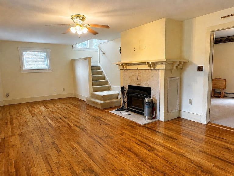 16 Commercial Avenue photo 5