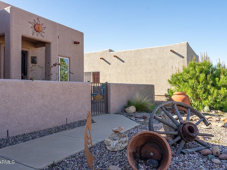 524 S TAYLORS Trail photo 3
