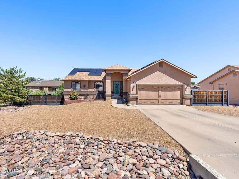 9560 E Catalina Dr photo 1