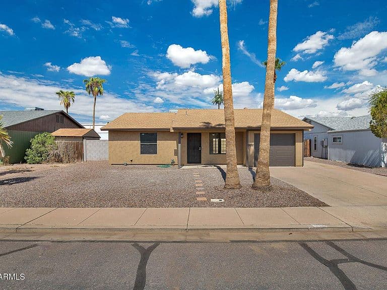 2032 W OBISPO Avenue photo 2