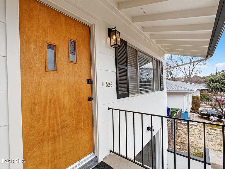 626 Flora St photo 2