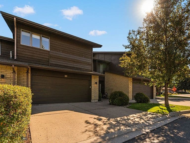 21 Hoffman Dr photo 1