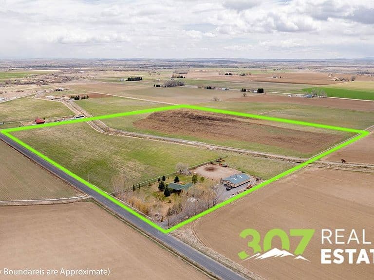 372 Lane 8 photo 3