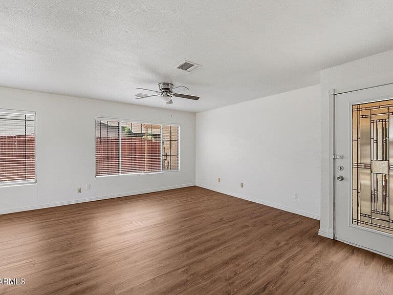 5656 W ALICE Avenue photo 3