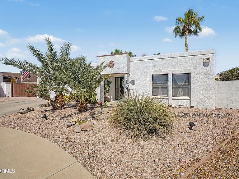 1126 E VILLA MARIA Drive photo 2