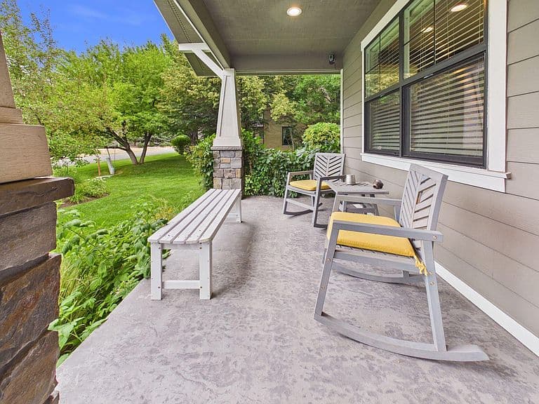 670 Kintail Dr photo 3