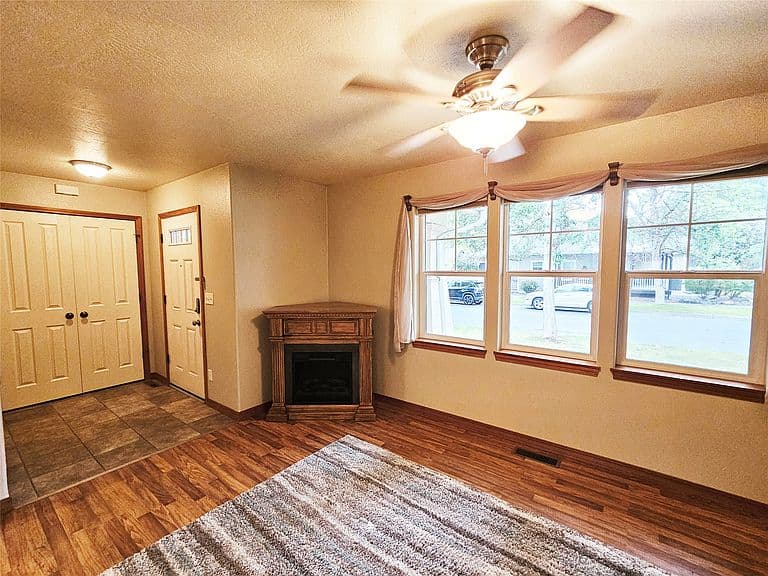 4021 Oleary St #B photo 3