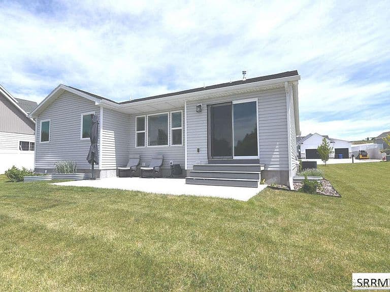 1324 Stone Dr photo 4