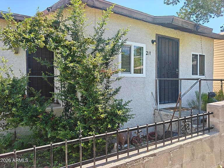 211 S FRANZ Avenue photo 1