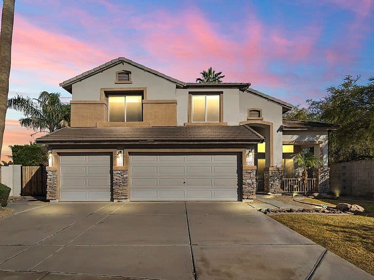 574 W Weatherby Pl photo 2