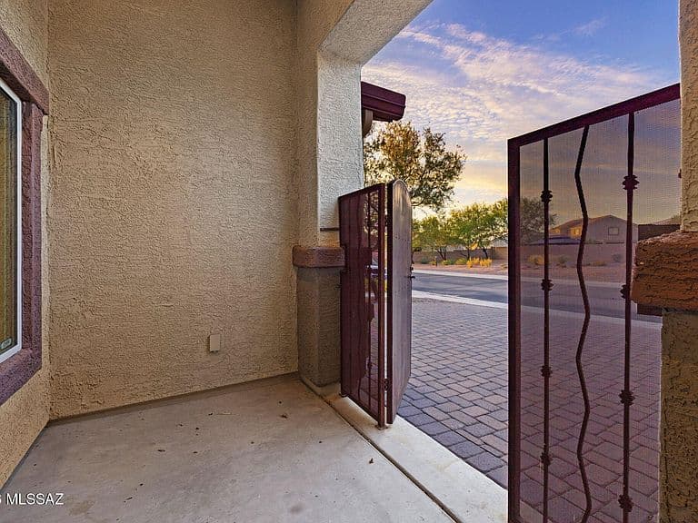 9627 N Melandra Way photo 4