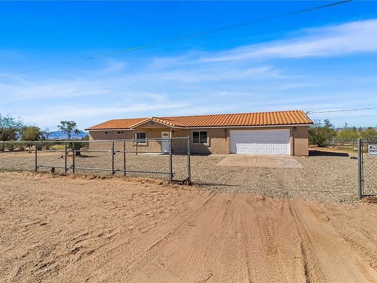 3593 N Maverick Road photo 5