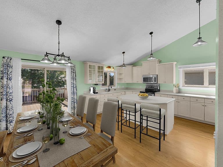 524 Assiniboin Dr photo 3