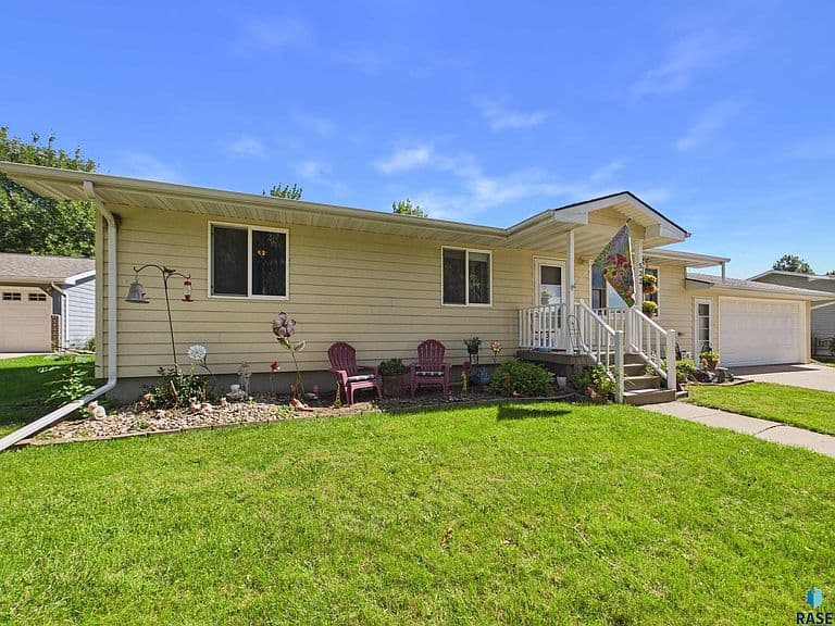 522 Cambridge Dr photo 3