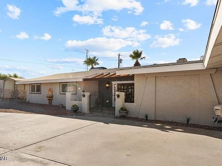 775 Little Dr photo 2