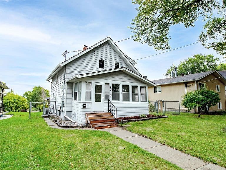 819 1st St N photo 2